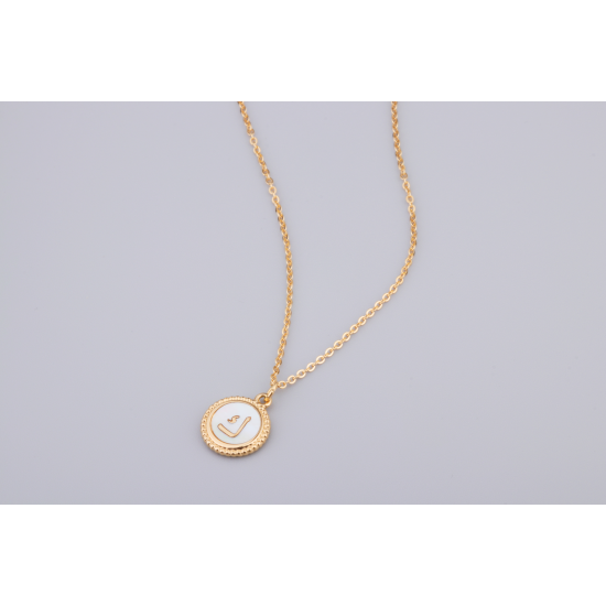 Golden pendant with insertion of a pearly shell medallion decorated with the letter “Kâf” ك